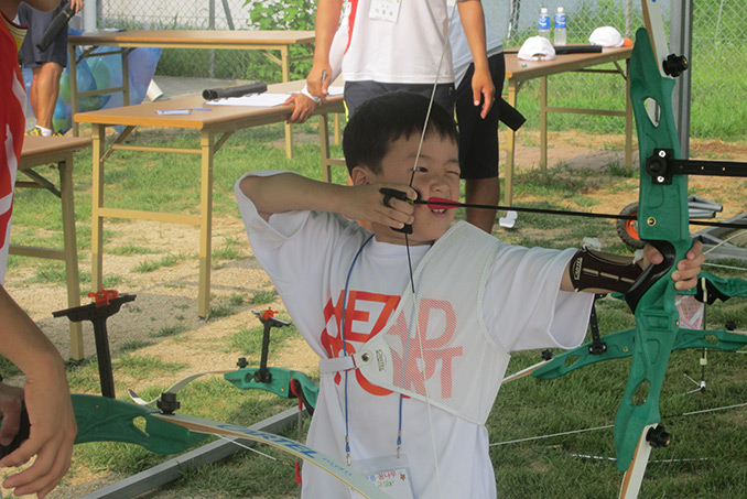 2012년 코오롱 양궁교실 참여중인 어린 학생입니다.