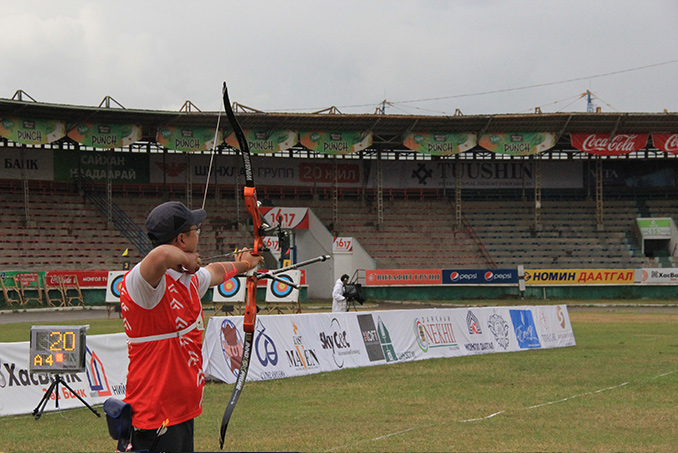2013년 아시아 그랑프리 몽골대회 결승전에 오른 코오롱 양궁팀 이창환 선수입니다.