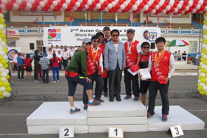 2013년 아시아 그랑프리 단체 모습입니다.